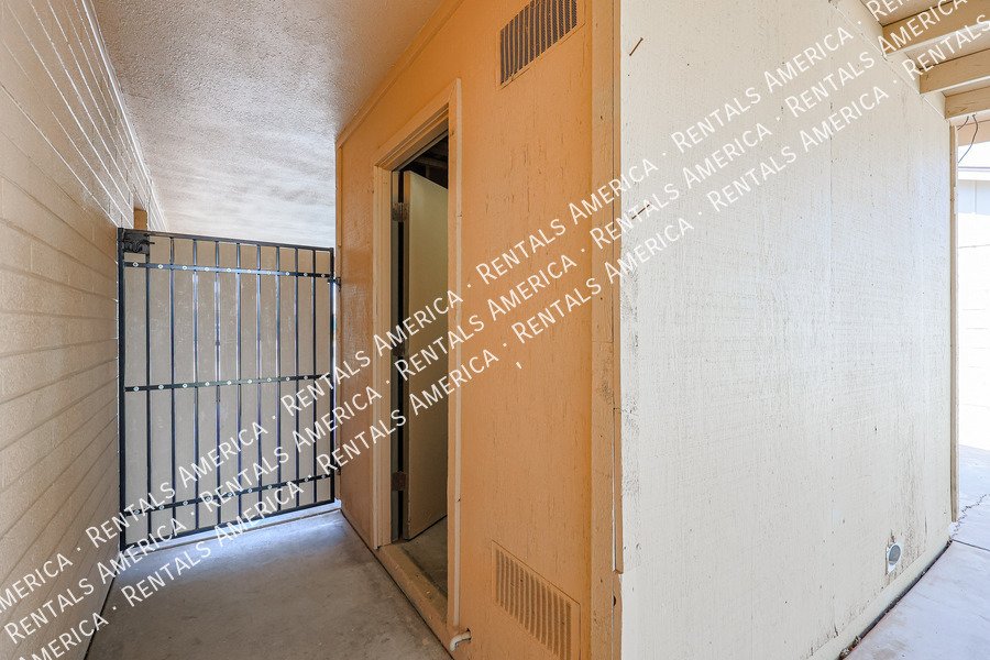 Coming Soon! 3 bed 2 bath Nice Yard Tempe property image