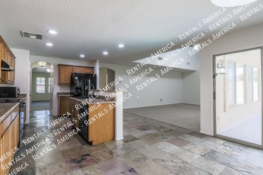 Hidden Gem with a pool in Avondale! 3 bdrm + large loft property image