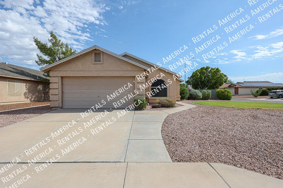 1st FULL MONTH RENT FREE! Adorable 3 bedroom home in East Mesa! property image