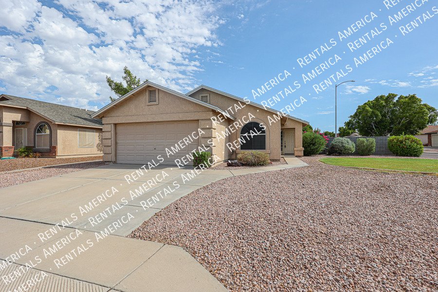 1st FULL MONTH RENT FREE! Adorable 3 bedroom home in East Mesa! property image