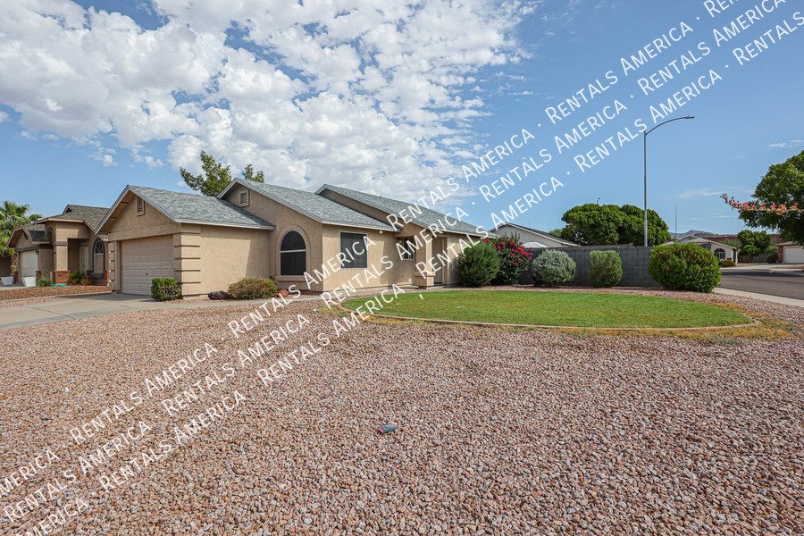 1st FULL MONTH RENT FREE! Adorable 3 bedroom home in East Mesa! property image