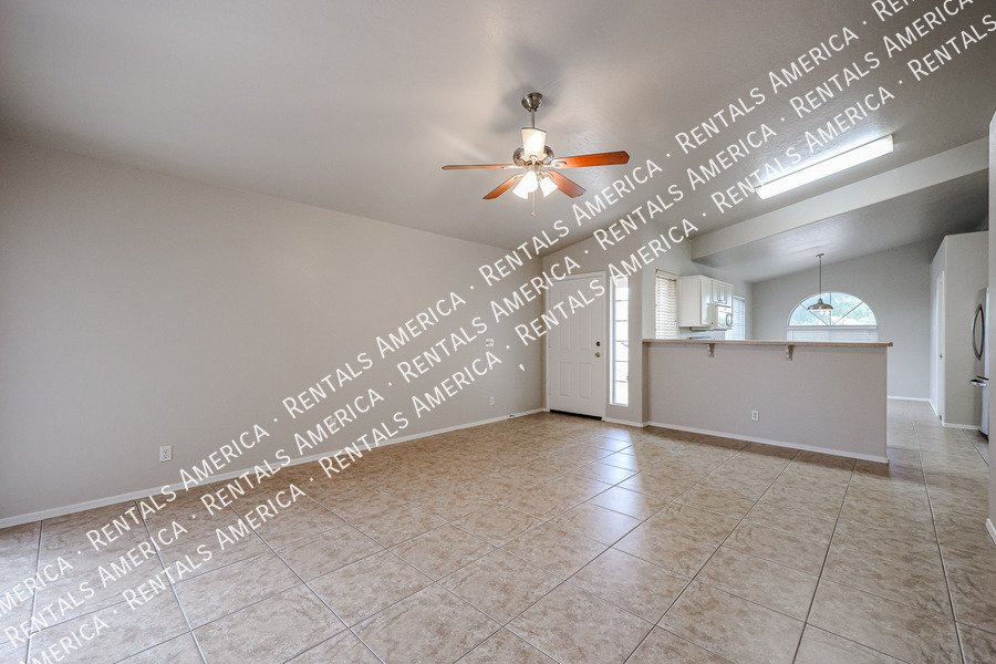 1st FULL MONTH RENT FREE! Adorable 3 bedroom home in East Mesa! property image