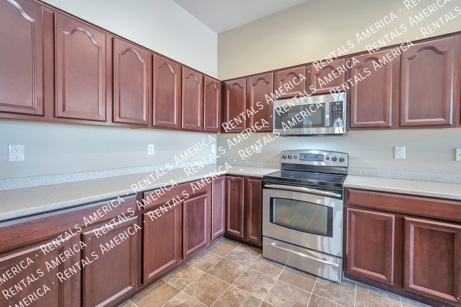 LARGE MOVE IN SPECIAL property image
