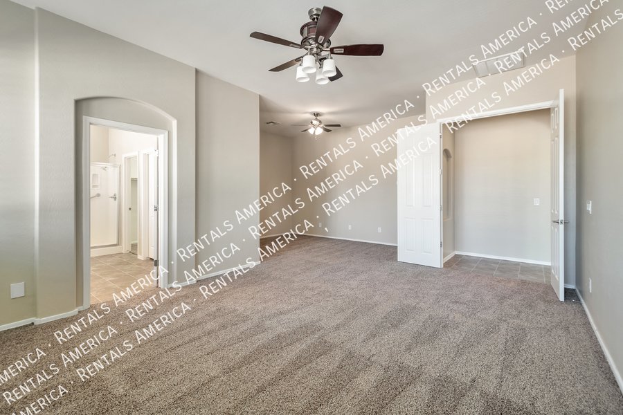 LARGE MOVE IN SPECIAL property image