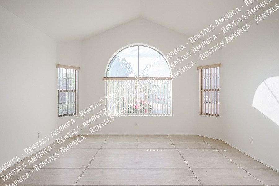 $500 off 1st Months Rent. 5 bedroom 2.5 Home In Greer Ranch South property image