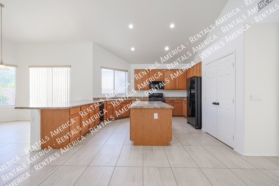 $500 off 1st Months Rent. 5 bedroom 2.5 Home In Greer Ranch South property image