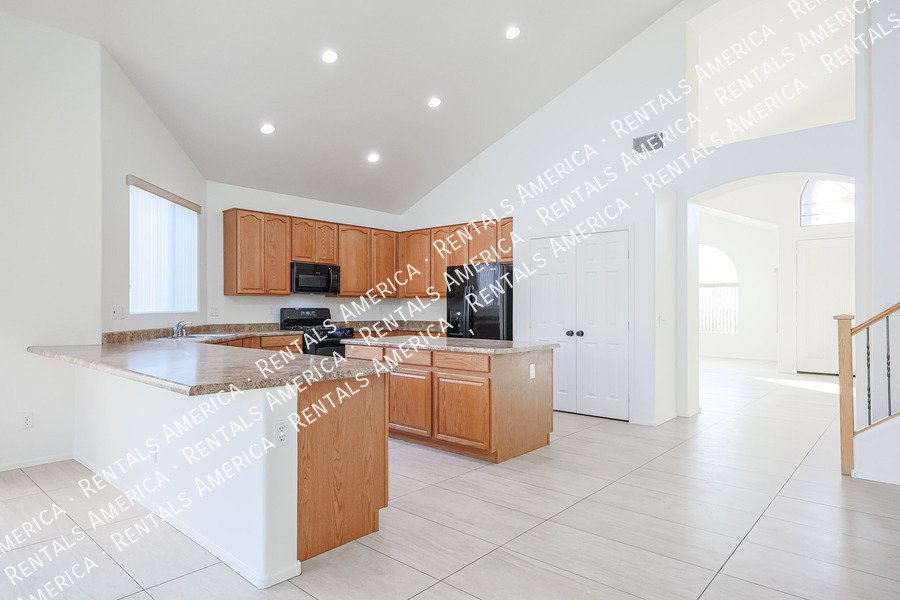 $500 off 1st Months Rent. 5 bedroom 2.5 Home In Greer Ranch South property image