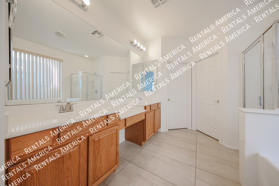 $500 off 1st Months Rent. 5 bedroom 2.5 Home In Greer Ranch South property image