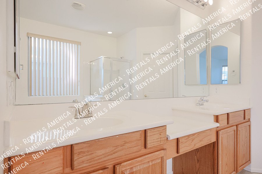 $500 off 1st Months Rent. 5 bedroom 2.5 Home In Greer Ranch South property image