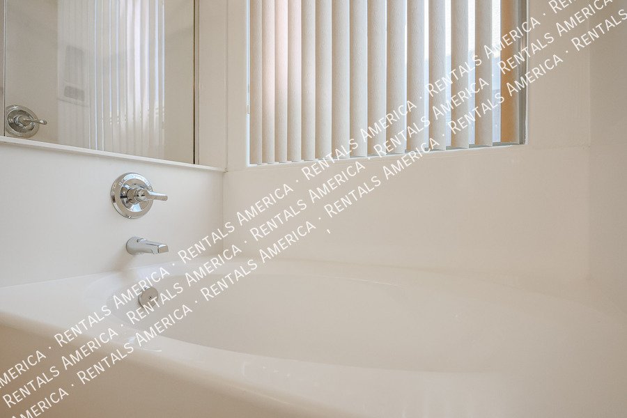 $500 off 1st Months Rent. 5 bedroom 2.5 Home In Greer Ranch South property image