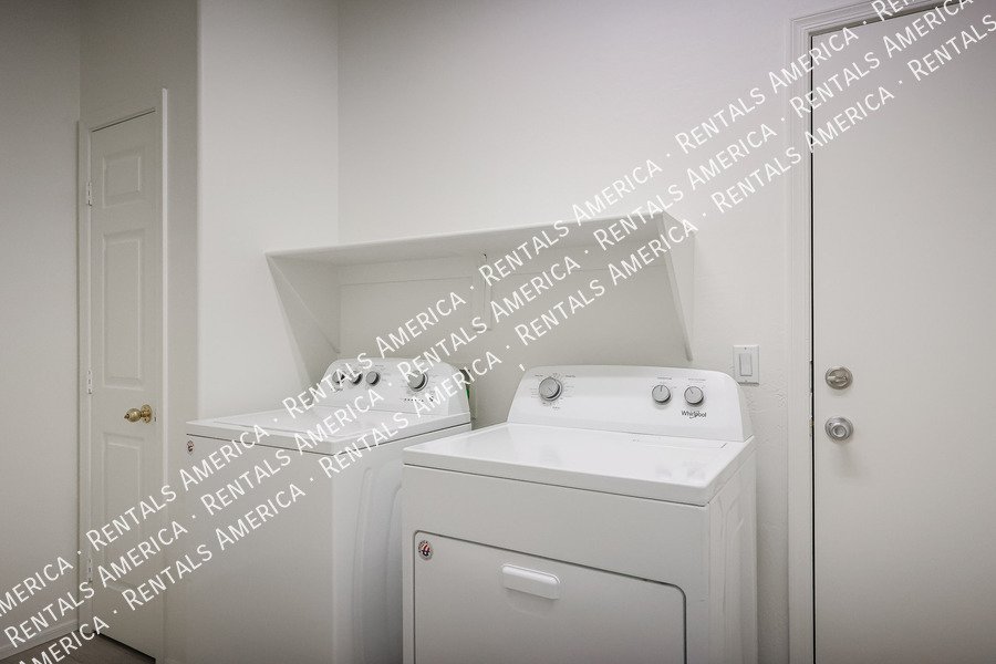 $500 off 1st Months Rent. 5 bedroom 2.5 Home In Greer Ranch South property image