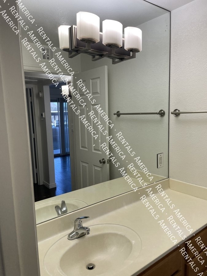 Wonderful One bedroom Condo near Old Town! property image