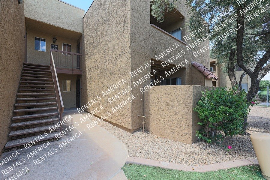 Location Location!! Scottsdale Condo! $400 Off 1st Month's Rent!! property image