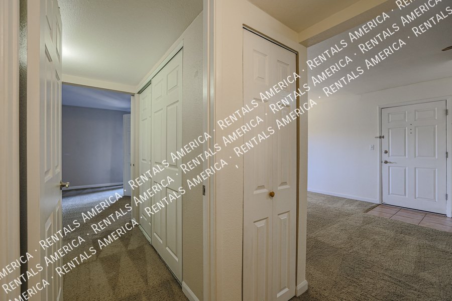 Location Location!! Scottsdale Condo! $400 Off 1st Month's Rent!! property image