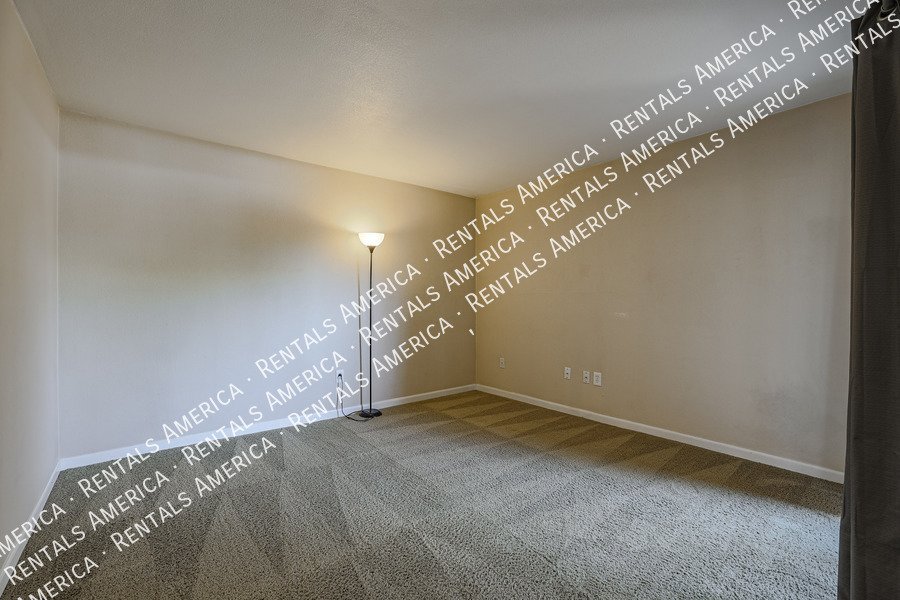 Location Location!! Scottsdale Condo! $400 Off 1st Month's Rent!! property image