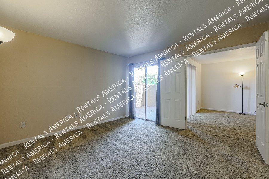 Location Location!! Scottsdale Condo! $400 Off 1st Month's Rent!! property image