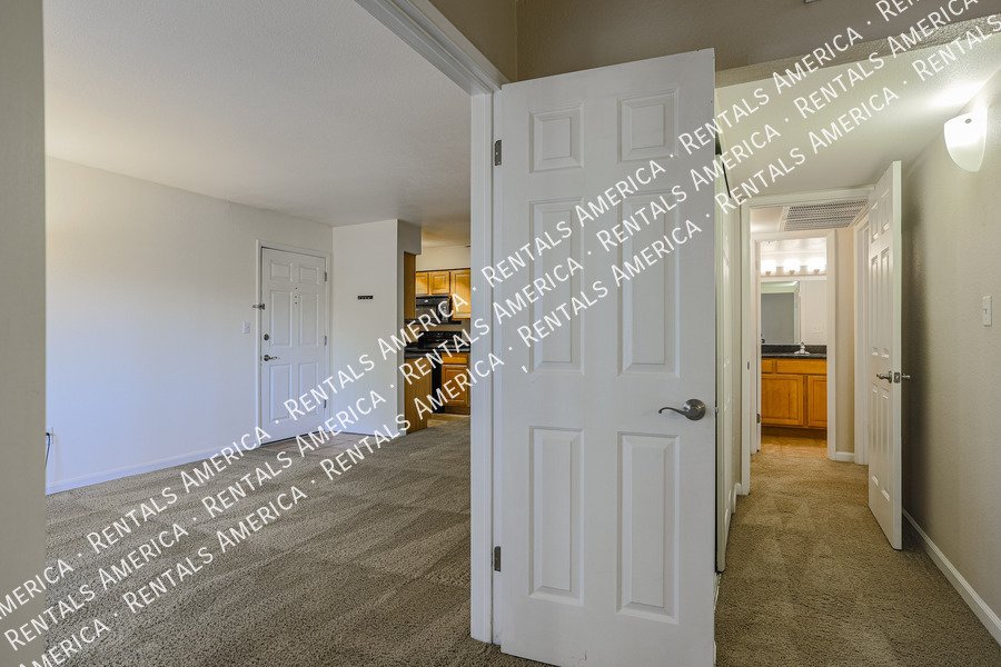 Location Location!! Scottsdale Condo! $400 Off 1st Month's Rent!! property image