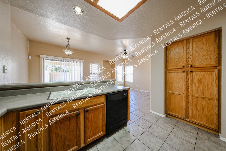 Move In Special! 3 Bed 2.5 Bath Gated Community Amenities! property image