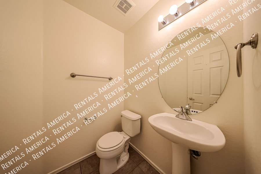 Move In Special! 3 Bed 2.5 Bath Gated Community Amenities! property image