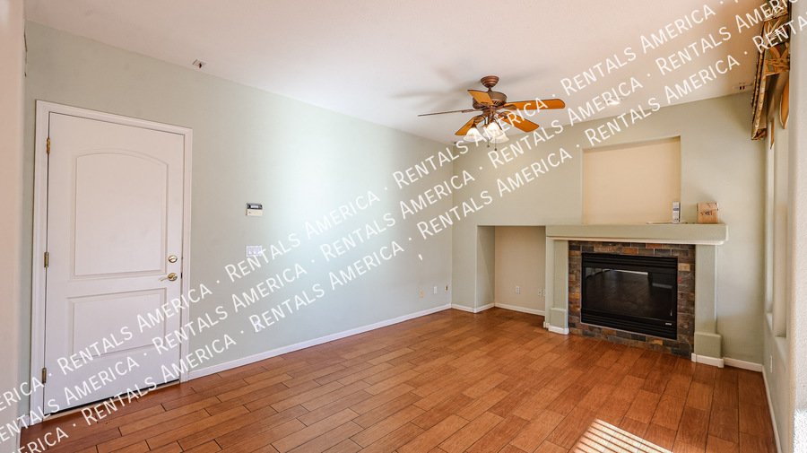 Fabulous home in beautiful golf course & lake community of Palm Valley property image