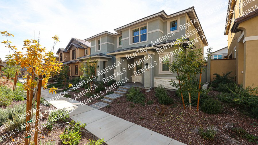 Beautiful 3-Bedroom Home in Verrado?s Heritage District property image