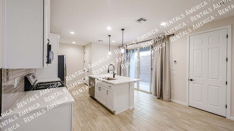 Beautiful 3-Bedroom Home in Verrado?s Heritage District property image