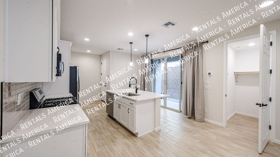 Beautiful 3-Bedroom Home in Verrado?s Heritage District property image