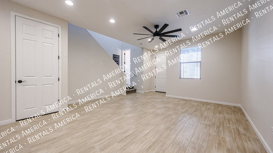 Beautiful 3-Bedroom Home in Verrado?s Heritage District property image