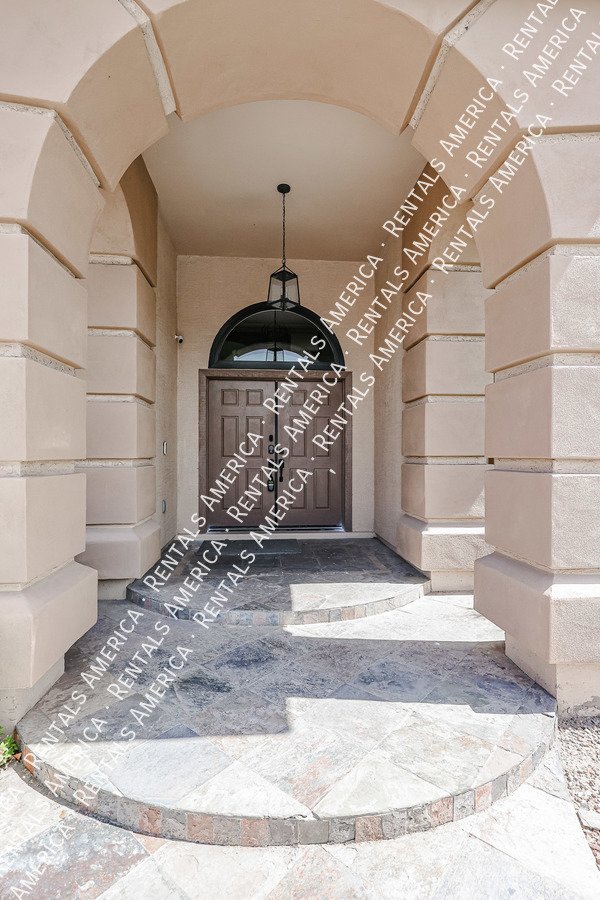 MOVE IN SPECIAL- 5 bedroom 3.5 bath home in Gilbert property image