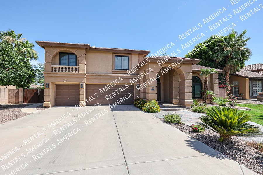 MOVE IN SPECIAL- 5 bedroom 3.5 bath home in Gilbert property image