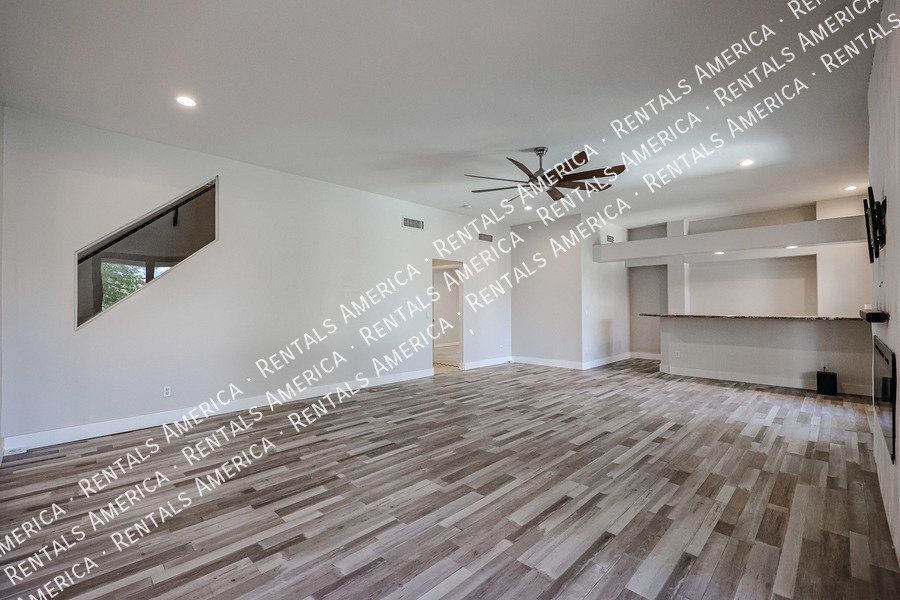 MOVE IN SPECIAL- 5 bedroom 3.5 bath home in Gilbert property image