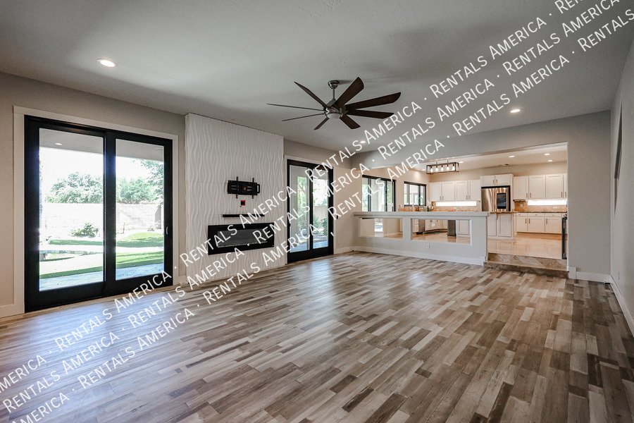 MOVE IN SPECIAL- 5 bedroom 3.5 bath home in Gilbert property image
