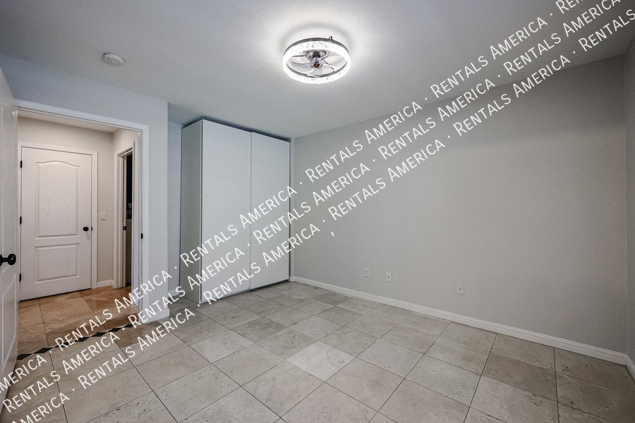 MOVE IN SPECIAL- 5 bedroom 3.5 bath home in Gilbert property image