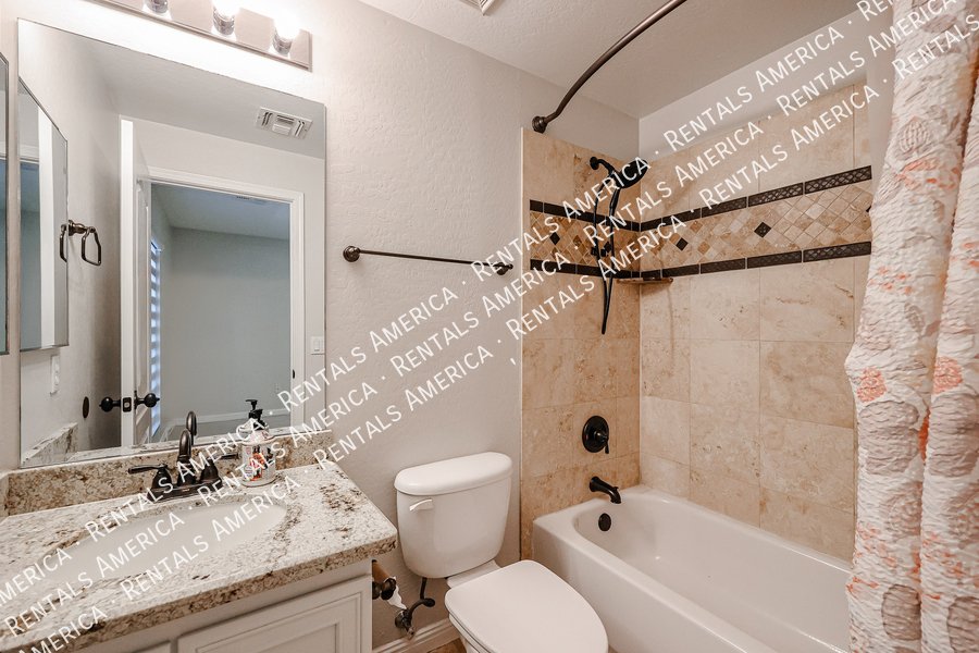 MOVE IN SPECIAL- 5 bedroom 3.5 bath home in Gilbert property image