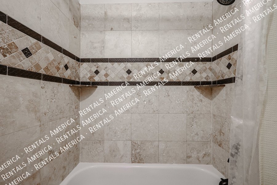 MOVE IN SPECIAL- 5 bedroom 3.5 bath home in Gilbert property image