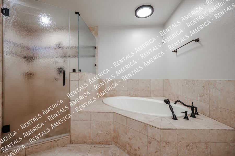 MOVE IN SPECIAL- 5 bedroom 3.5 bath home in Gilbert property image