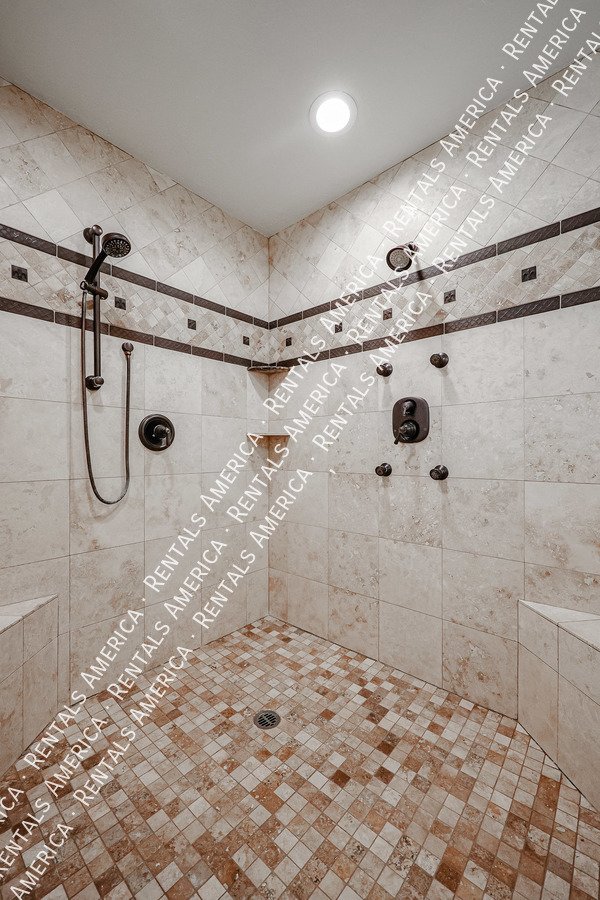 MOVE IN SPECIAL- 5 bedroom 3.5 bath home in Gilbert property image