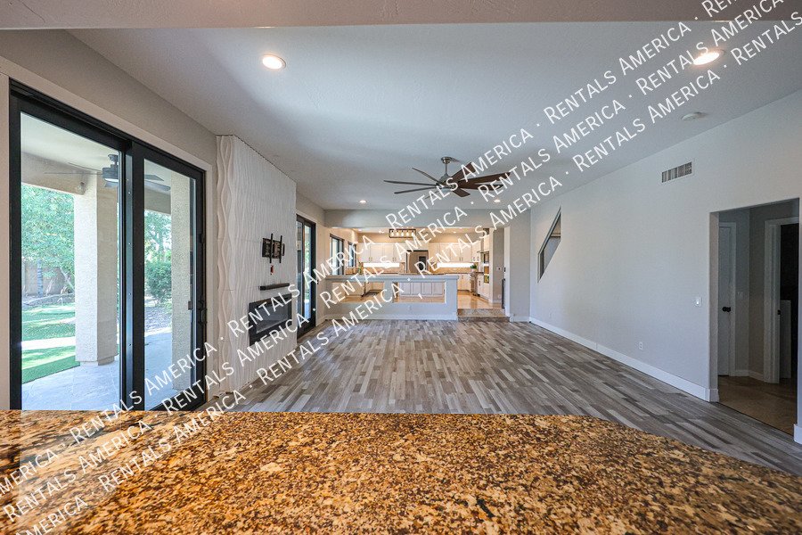 MOVE IN SPECIAL- 5 bedroom 3.5 bath home in Gilbert property image