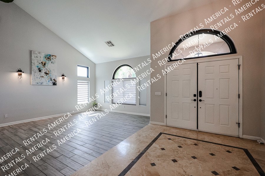 MOVE IN SPECIAL- 5 bedroom 3.5 bath home in Gilbert property image