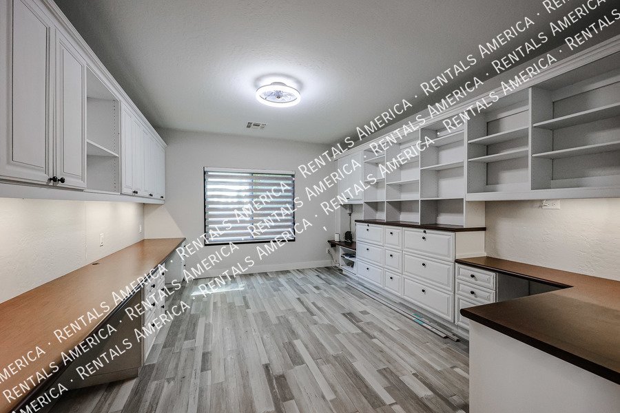 MOVE IN SPECIAL- 5 bedroom 3.5 bath home in Gilbert property image