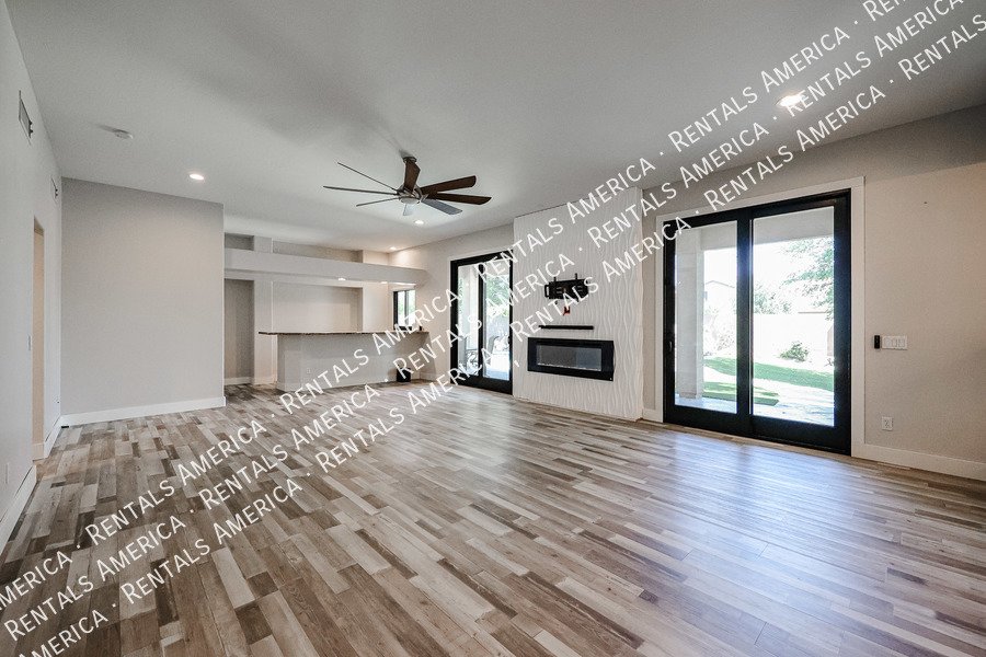 MOVE IN SPECIAL- 5 bedroom 3.5 bath home in Gilbert property image