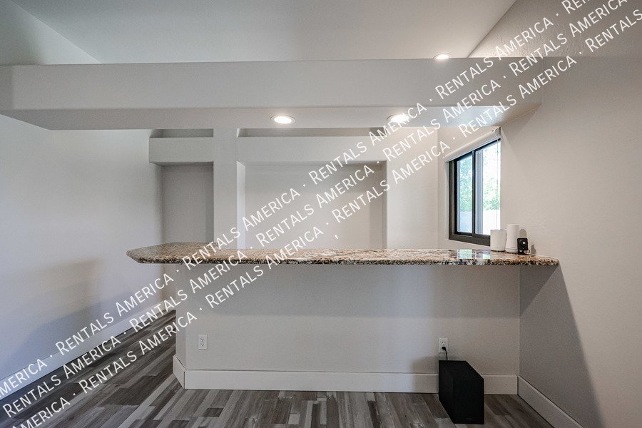 MOVE IN SPECIAL- 5 bedroom 3.5 bath home in Gilbert property image