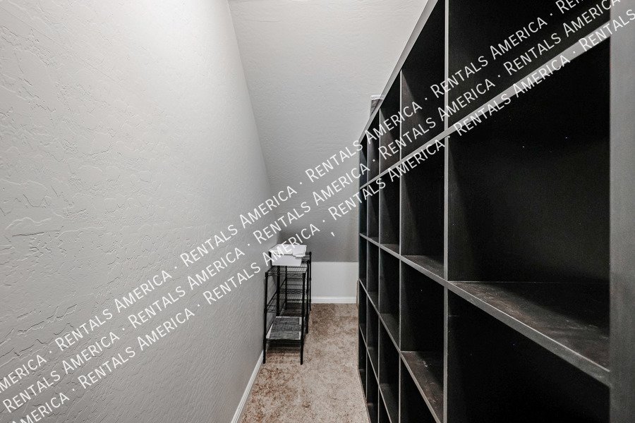 MOVE IN SPECIAL- 5 bedroom 3.5 bath home in Gilbert property image