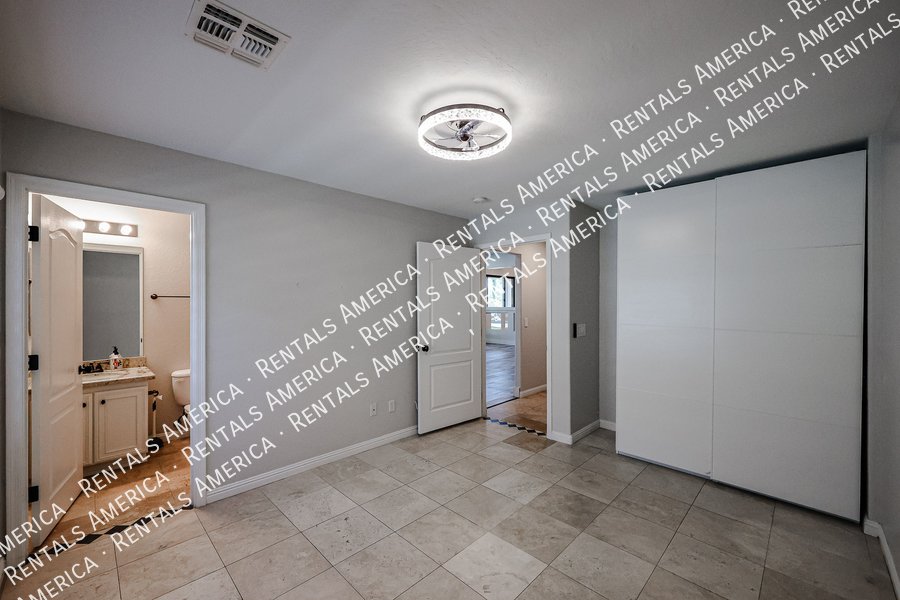 MOVE IN SPECIAL- 5 bedroom 3.5 bath home in Gilbert property image