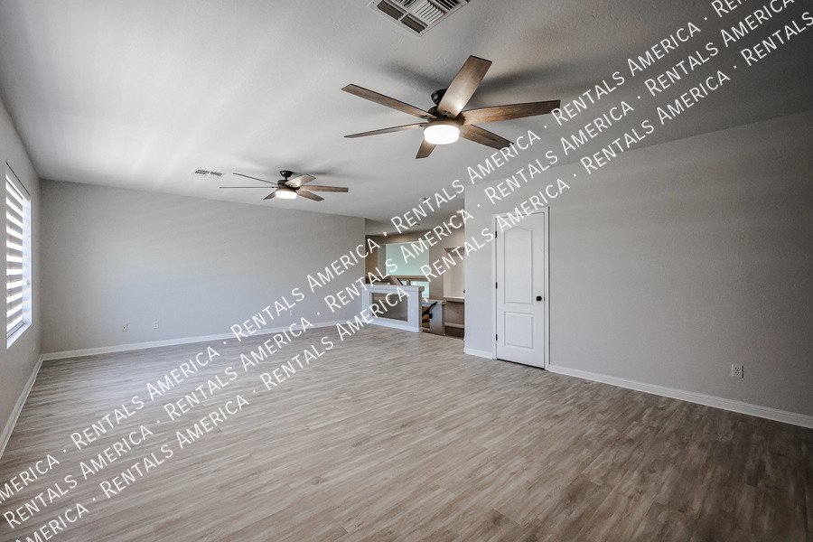 MOVE IN SPECIAL- 5 bedroom 3.5 bath home in Gilbert property image