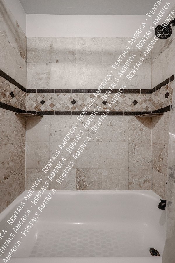 MOVE IN SPECIAL- 5 bedroom 3.5 bath home in Gilbert property image