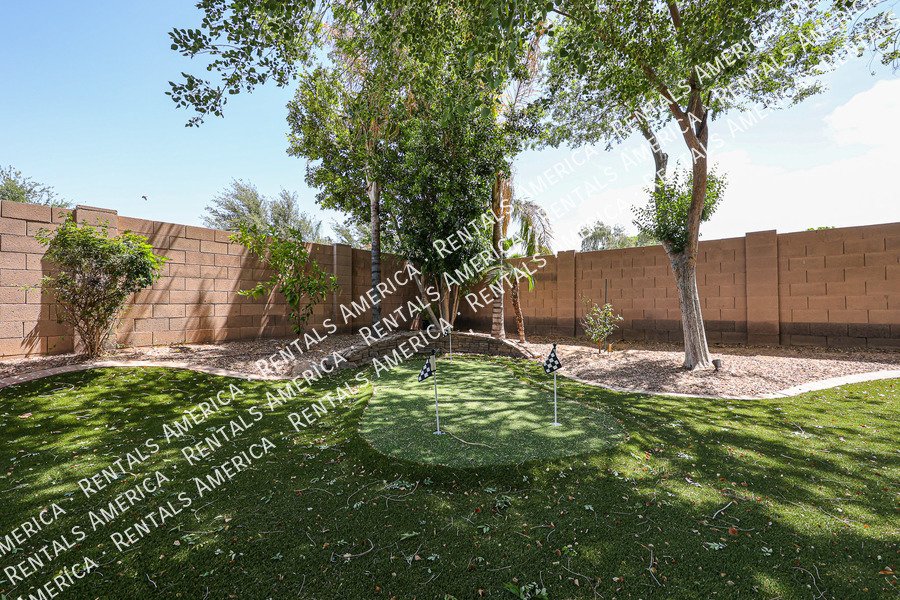 MOVE IN SPECIAL- 5 bedroom 3.5 bath home in Gilbert property image