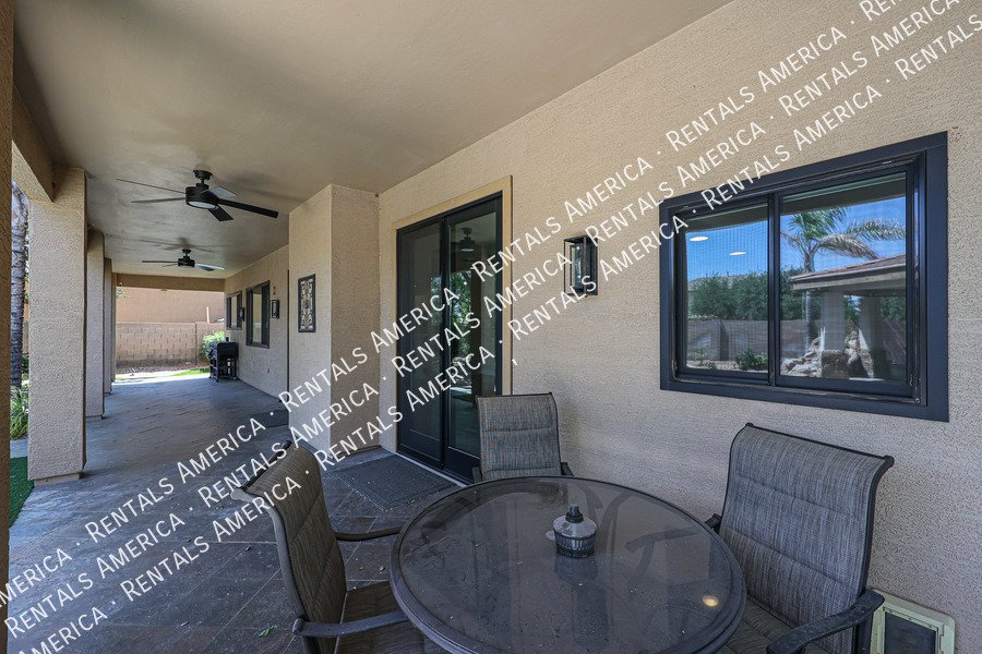 MOVE IN SPECIAL- 5 bedroom 3.5 bath home in Gilbert property image