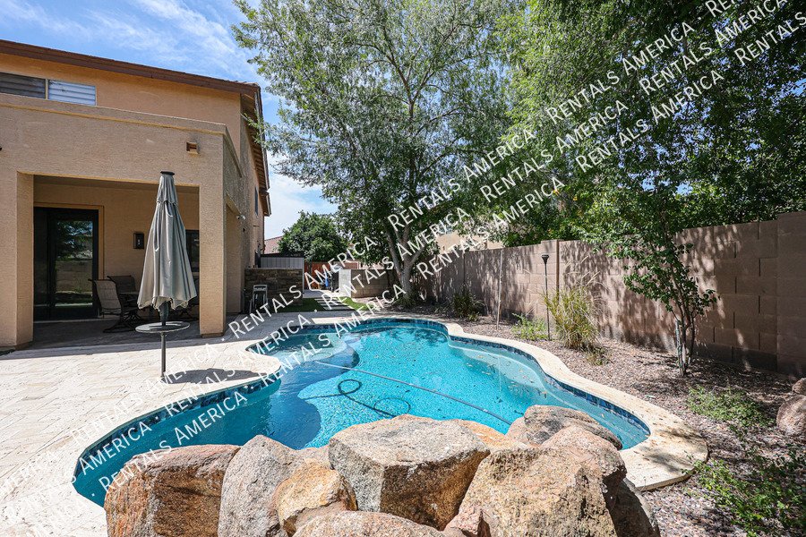 MOVE IN SPECIAL- 5 bedroom 3.5 bath home in Gilbert property image