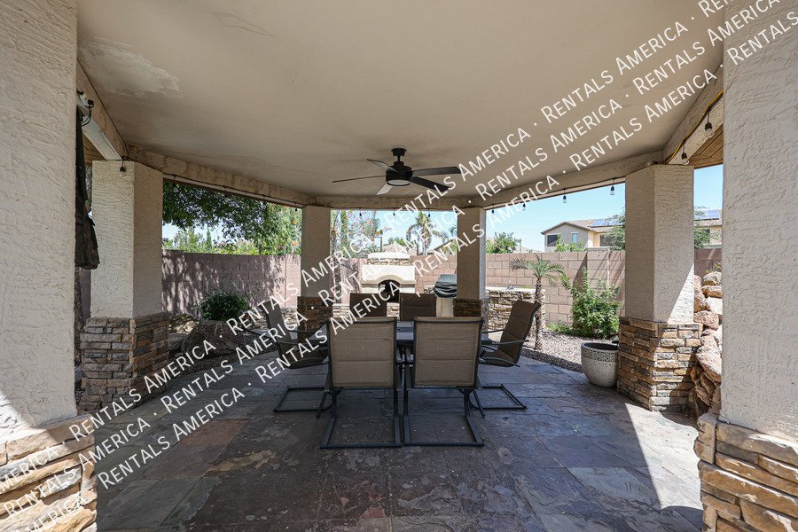 MOVE IN SPECIAL- 5 bedroom 3.5 bath home in Gilbert property image